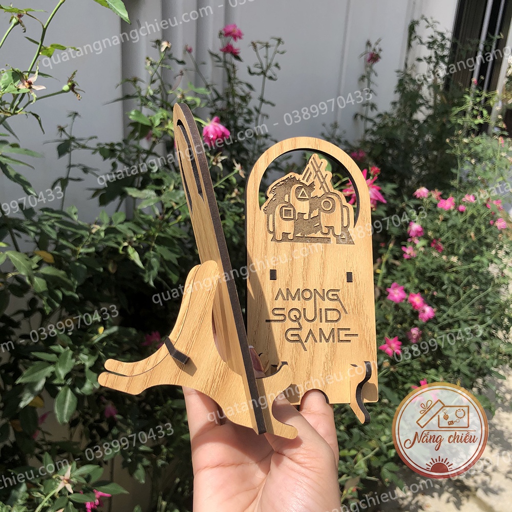 Giá đỡ điện thoại mẫu Sqiud Game Trò Chơi Con Mực bằng Gỗ cực HOT - Decor bàn làm việc thông minh