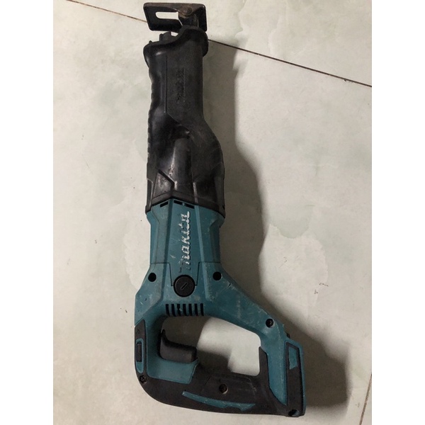Cưa kiếm Makita 18V