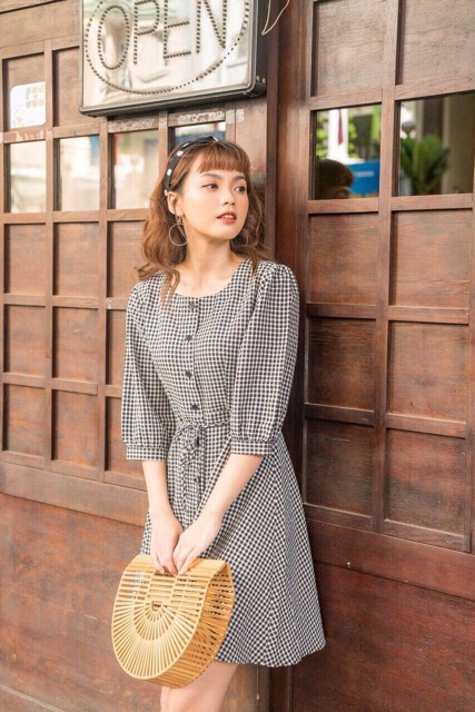 Đầm váy caro đen tay lỡ