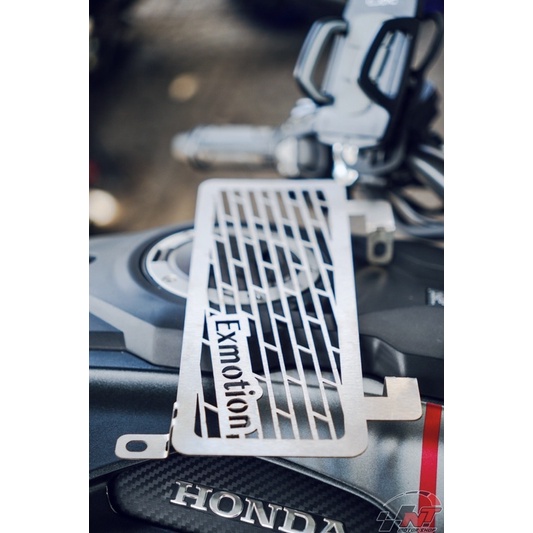 Che két nước CB150R Exmotion.