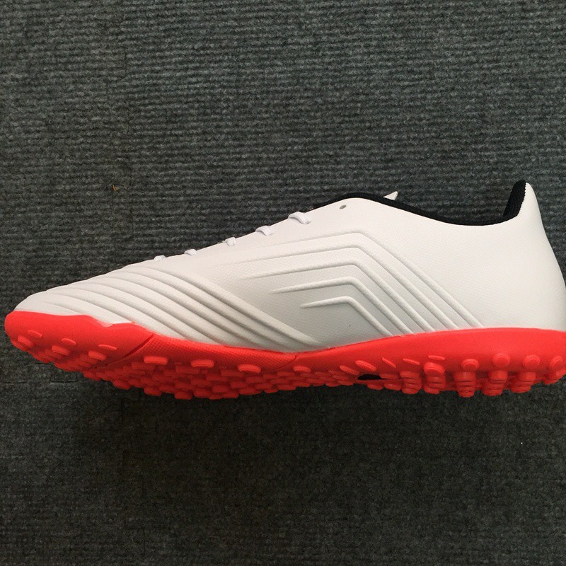 Giày đá bóng Pre18 trắng cổ thấp nhân tạo