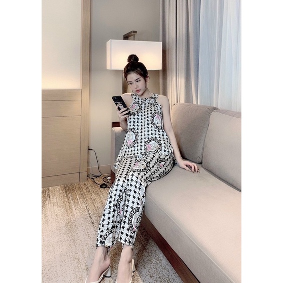 Yếm latin siêu yêu