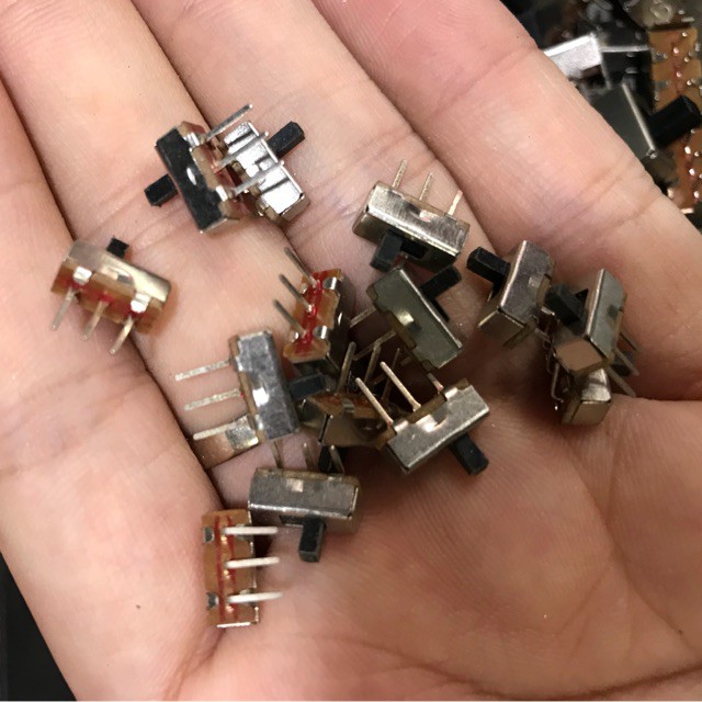 SOC-20 chiếc công tắc gạt 3 chân nhỏ