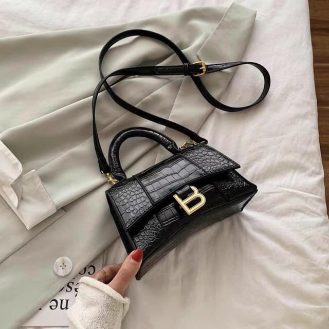 Túi xách nữa chữ B kiểu dáng đẹp
