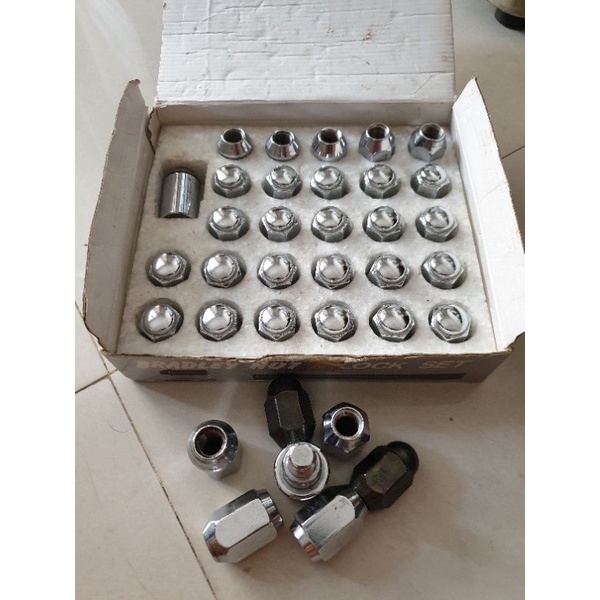 Bộ bulong bánh ô tô