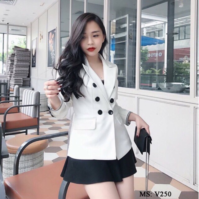 Sét áo vest trắng phối viền kèm chân váy xếp ly thiết kế DVC