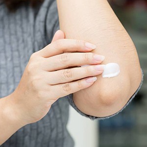 Kem Thâm Đầu Gối, Khuỷ Tay Scentio Milk Plus Whitening Q10 Intensive Cream