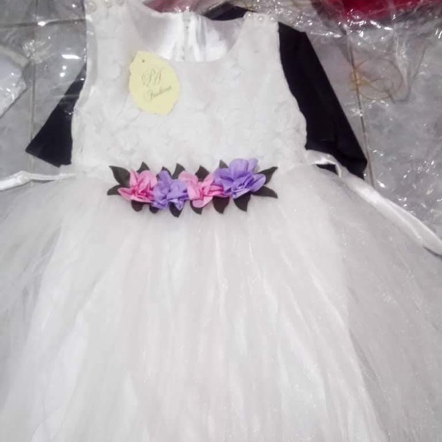 Đầm công chúa : Giá 200k Chất liệu vải lưới thái, chân váy được thiết kế theo nhiều tầng nhiều lớp làm cho váy rất phồng