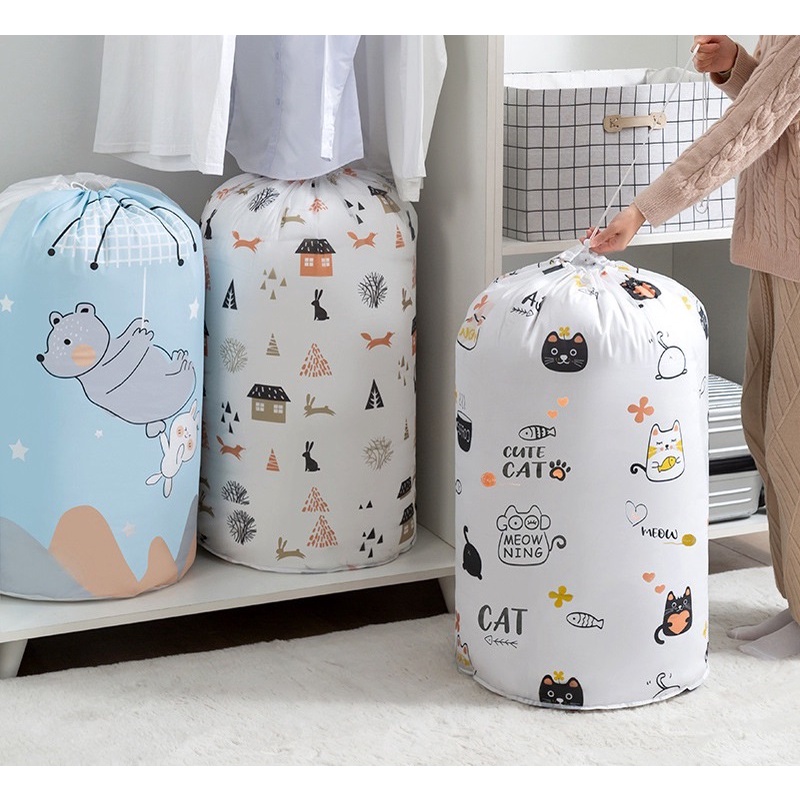 Túi đựng chăn màn, quần áo hình trụ đứng cỡ lớn 84x45, miệng dây rút chống thấm nước bụi bẩn hình thú cute