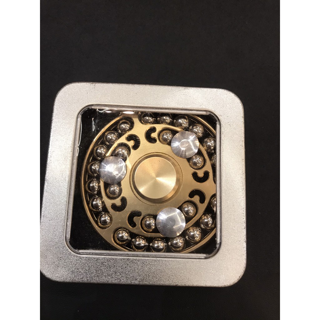 CON QUAY SPINNER ĐỒ CHƠI – Giúp bạn giảm stress hiệu quả Ngày nay, các sản phẩm đồ chơi phục vụ nhu cầu giảm stress cho