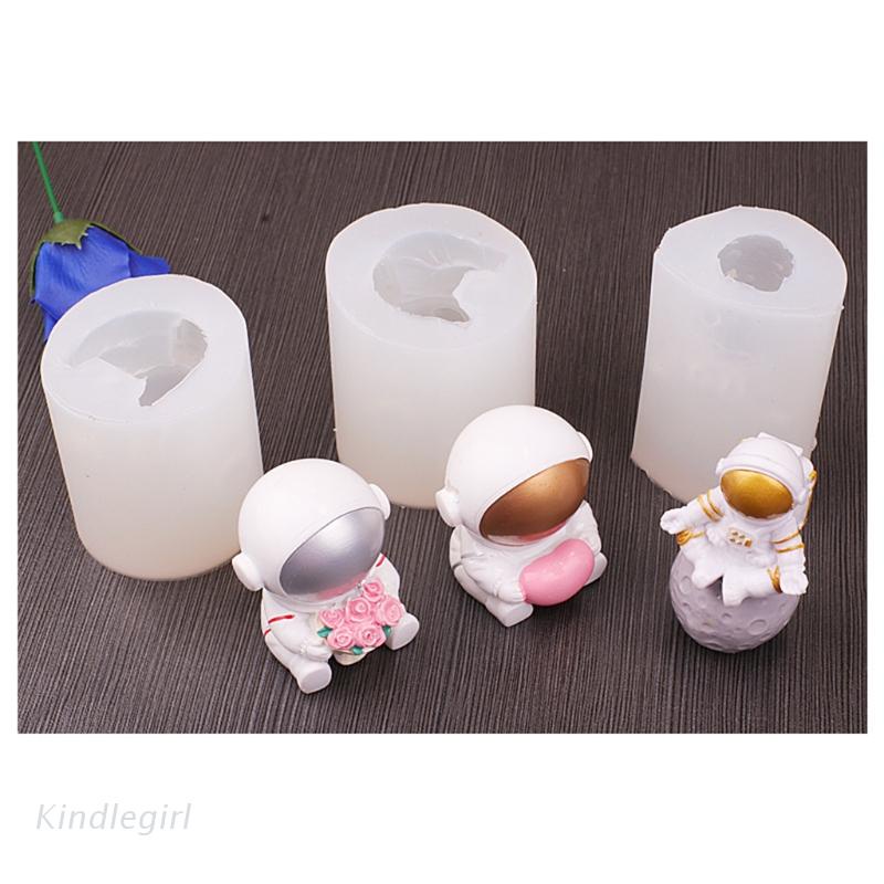 Khuôn silicone làm nến thơm hình phi hành gia