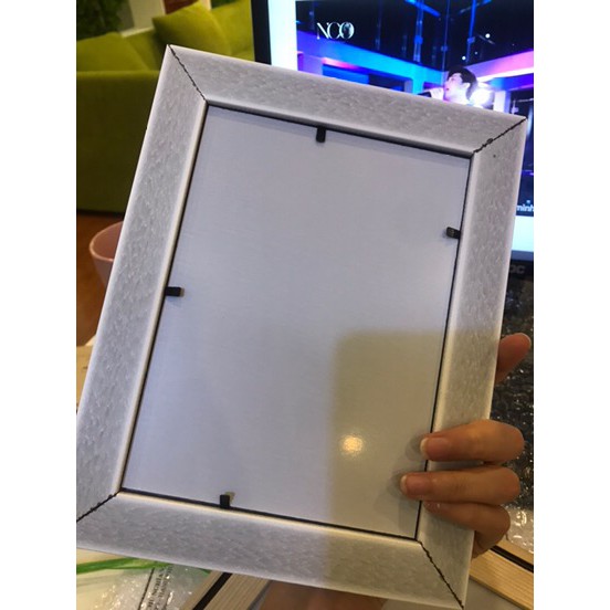 Khung ảnh treo tường, để bàn mẫu viền đẹp kích thước 13x18cm, mặt khung bằng mica. | BigBuy360 - bigbuy360.vn
