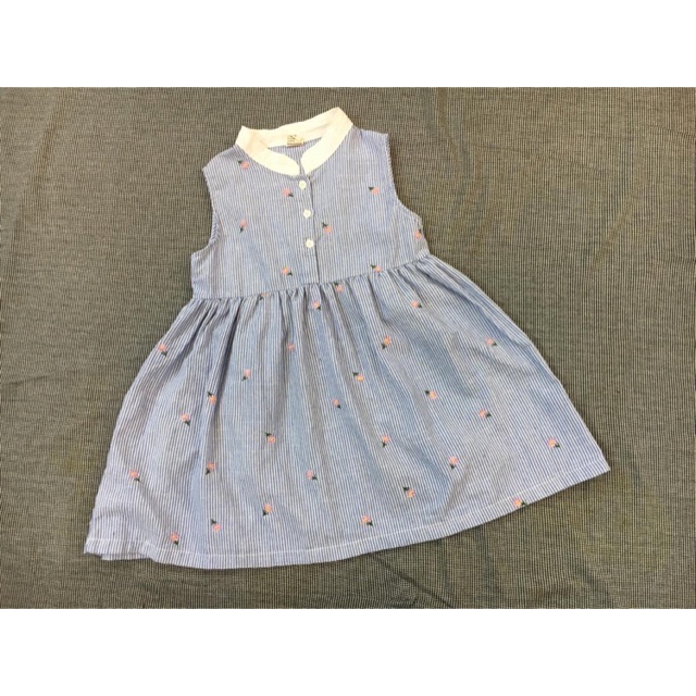 Đầm xanh hoa thêu