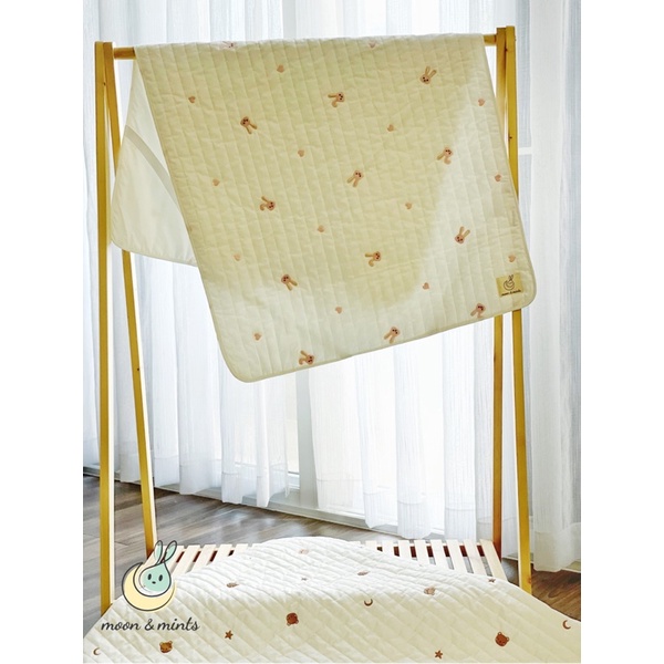 Topper thảm lót chống thấm chần bông cho bé Moon&Mints, hoạ tiết thêu phong cách Hàn Quốc