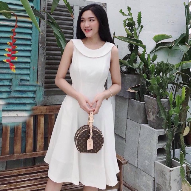 Đầm trắng xẻ lưng (kèm hình thật)