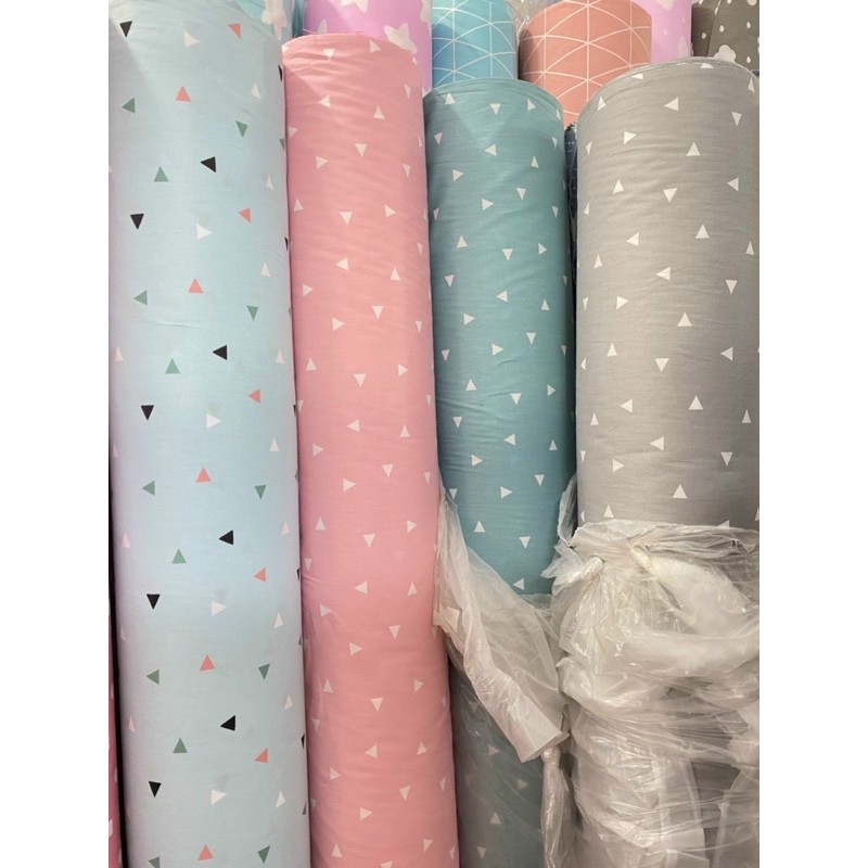 vải thô mặt lụa 100% cotton mềm mát hoạ tiết tam giác nhỏ