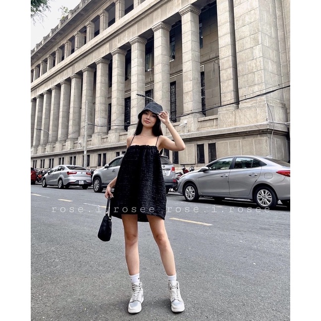 Đầm đen dạ