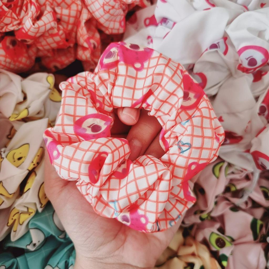 Cột tóc Scrunchies Gấu Dâu Hồng lotso cute