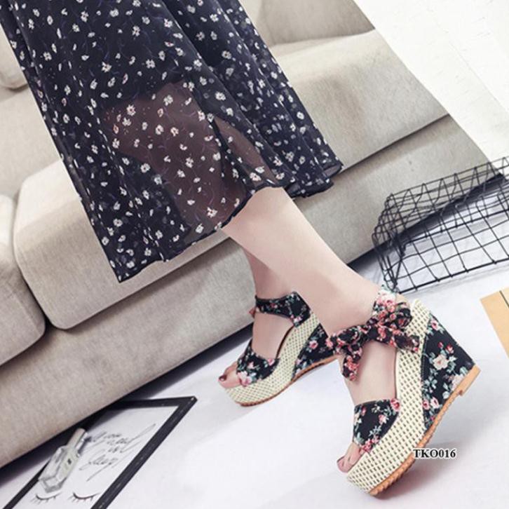 Sandals nữ đế xuồng, dép cao gót Hàn Quốc quai phối vải hoa, siêu nhẹ, chống trơn trượt đi mùa hè, du lịch TKO016