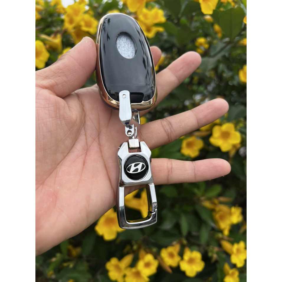 Bao chìa khóa- Ốp chìa khóa  Silicon  đen-vàng  xe ô tô HuynDai SANTAFE 2021  4 nút thông minh (Smart Key)