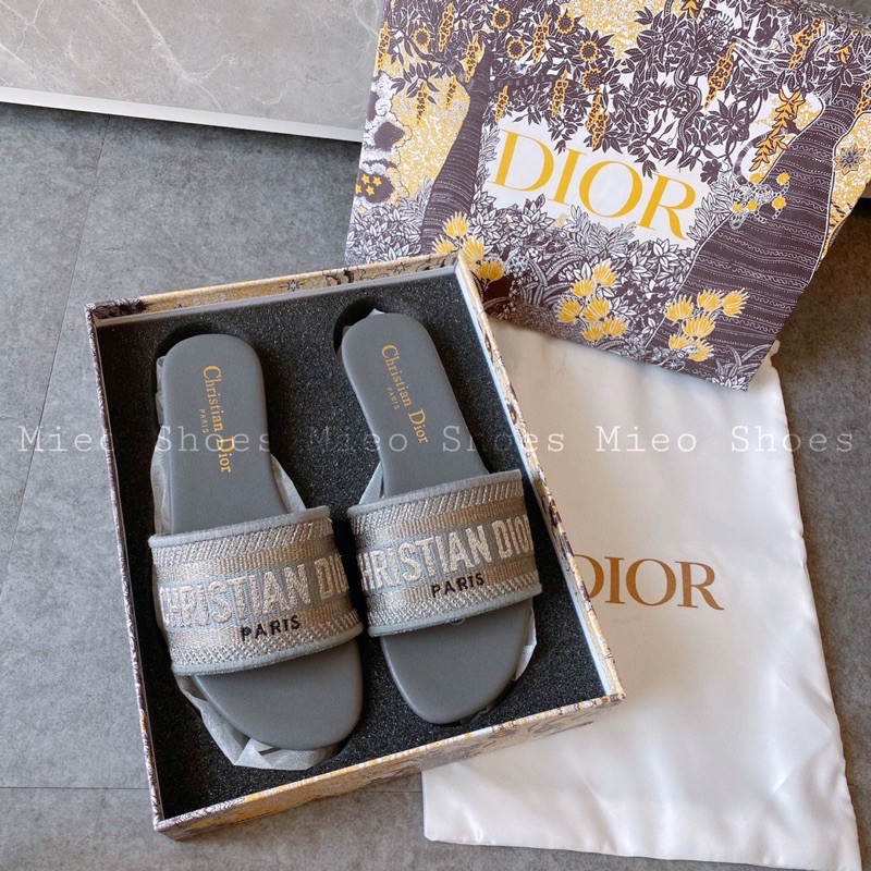 DÉP QUAI NGANG ĐÌ O HÀNG NHẬP XỊN ( D940 D1725 D1731 D1732)