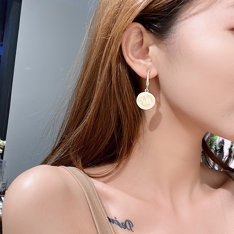 Bông tai dáng dài tạo hình độc đáo thời trang cho nữ