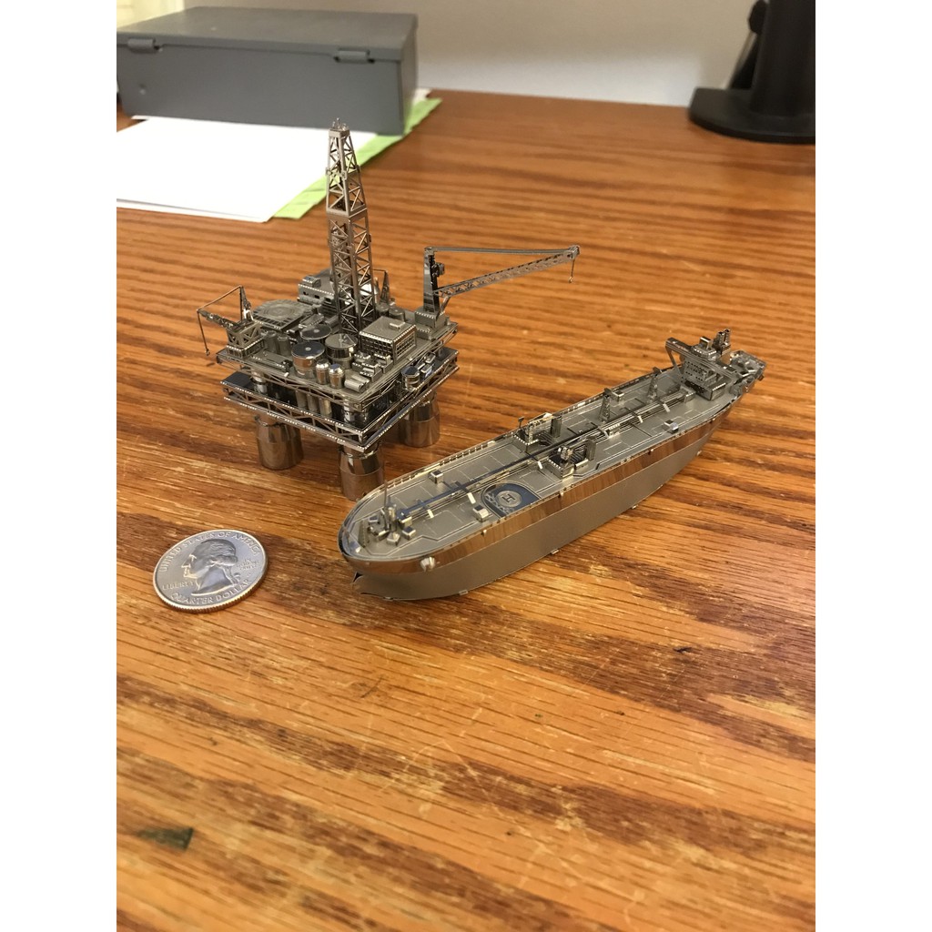 Mô Hình Lắp Ráp 3d Giàn khoan dầu bán tiềm thủy và tàu dầu