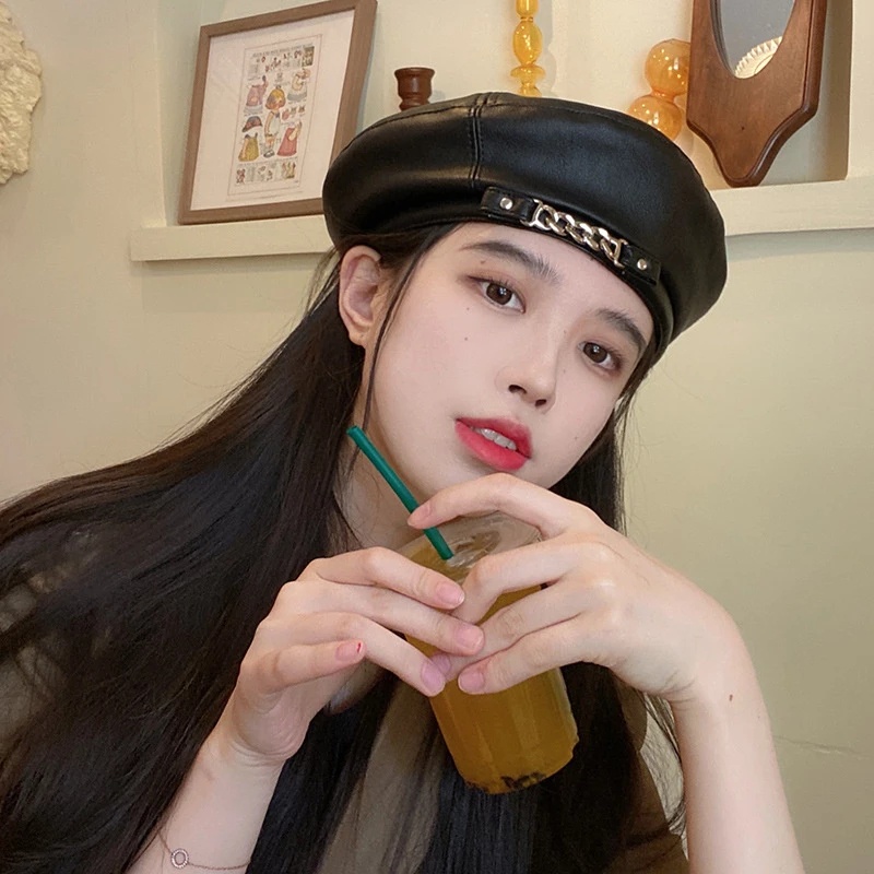 Mũ Beret Bằng Da PU Màu Trơn Phong Cách Cổ Điển Có Thể Điều Chỉnh Dây Xích Cho Nữ
