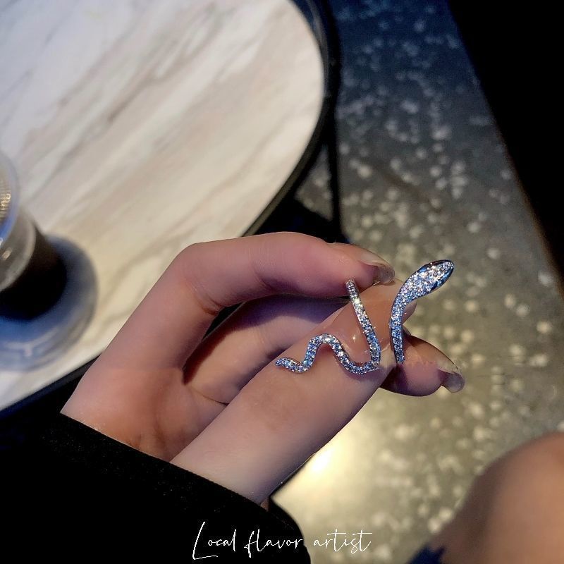 Nhẫn Hở Nhẹ Thiết Kế Hình Rắn Đính Kim Cương Sang Trọng Cá Tính