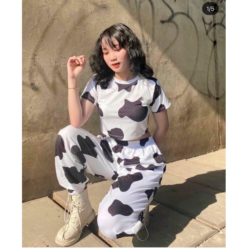 [Mã FADI5K245 giảm 5K đơn 0đ] Set bộ áo croptop mix quần boom thụng bo chun in hình bò sữa | BigBuy360 - bigbuy360.vn