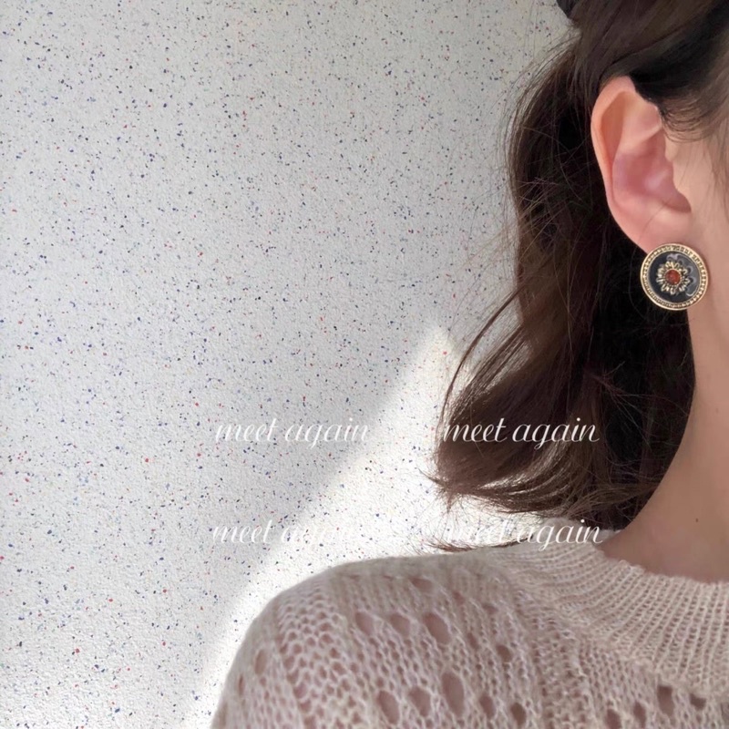 Khuyên tai tròn hoa cúc cổ điển retro - Maben