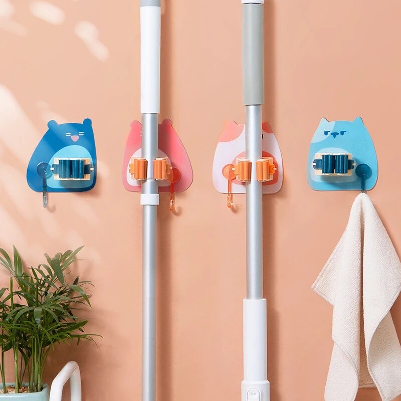 1 móc treo cây lau nhà gắn tường bằng nhựa hình hoạt hình sáng tạo
