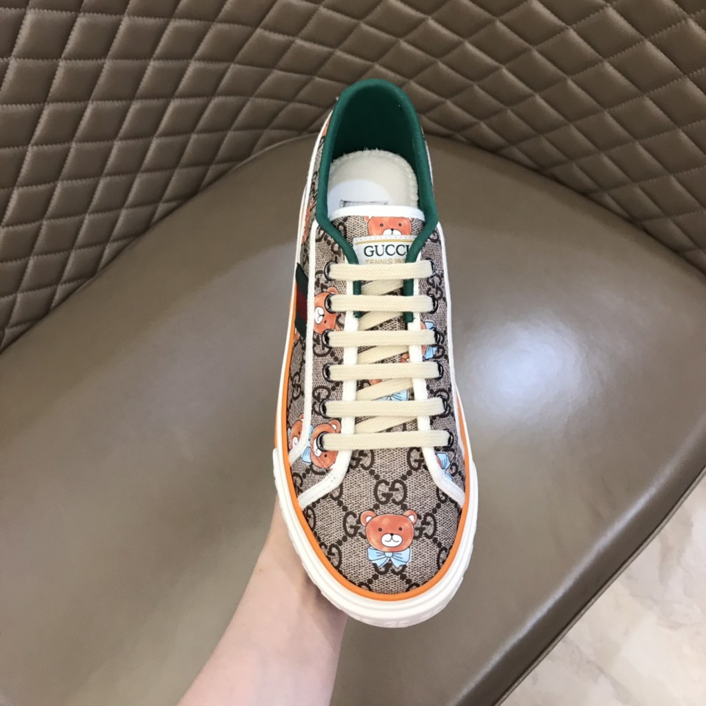 Giày sneakers nam da thật GUCCI GG GC thiết kế bắt mắt và ấn tượng với họa tiết kết hợp cổ điển và hiện đại