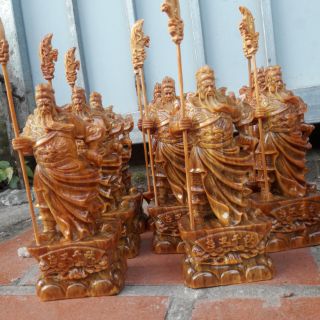 Tượng quan công gỗ huyết long