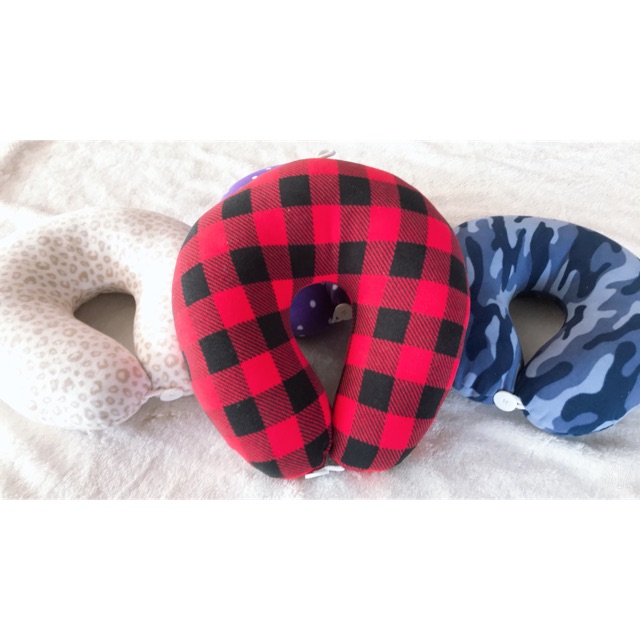 Gối kê cổ chữ u màu kẻ caro đỏ