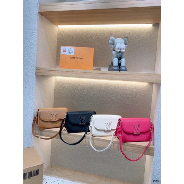 Túi xách Lv kẹp nách.