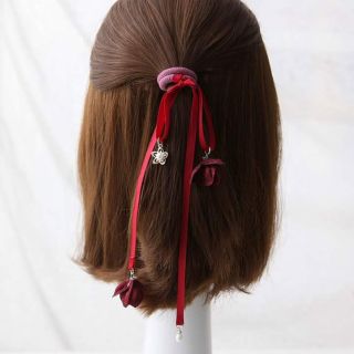 Cột tóc hoa rơi