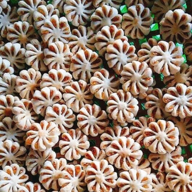 BÁNH HOA MAI NHÂN KHÓM