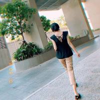 Áo  cổ  vuông  thắt  nơ  sau