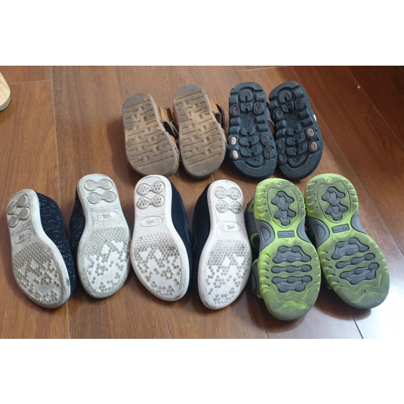 - Giày đép & quần áo bé trai