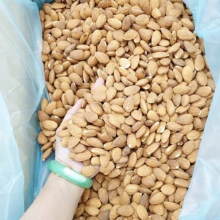 Hạnh nhân tách vỏ sống của Mỹ (1kg)