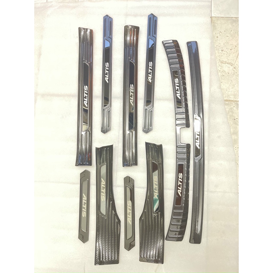 Ốp bậc cửa, nẹp bước chân, chống trầy cốp, bậc cốp carbon xe Toyota Altis 2022 2023 vân carbon cao cấp