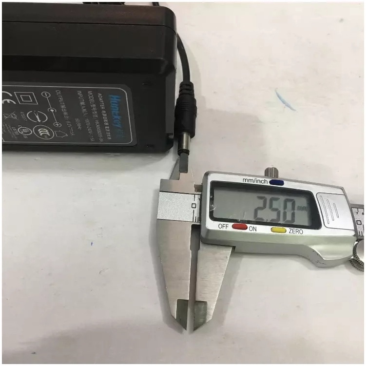 QUA SỬ DỤNG Nguồn Huntkey 8,2V 8.2V 5A Adapter 41W HKA0458205-8A CHÂN TRÒN 5.5mm x 2.5mm