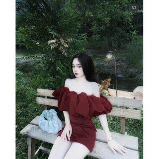 Đầm đỏ bẹt vai bèo phồng