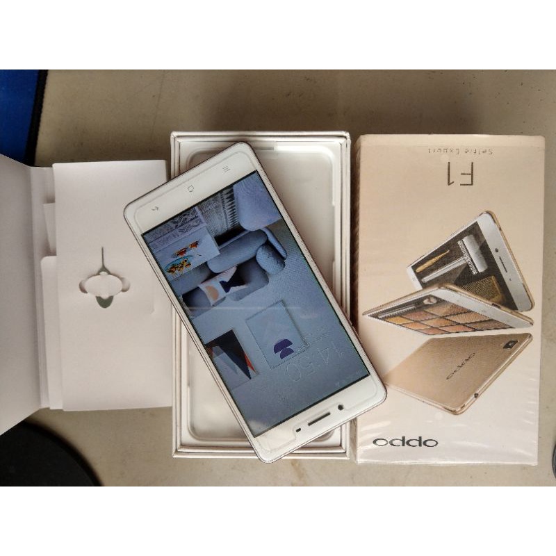 Điện thoại OPPO F1w chuyên gia Selfi