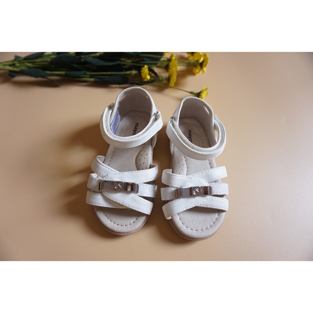 Giày sandals bé gái Mayoral màu trắng size 20