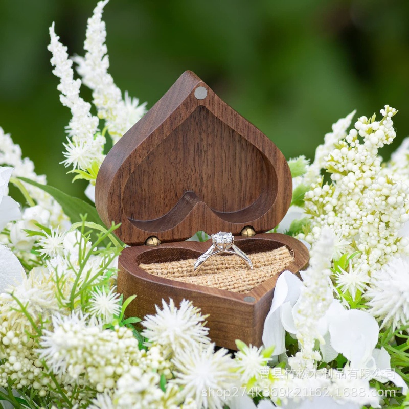 Hộp Đựng Nhẫn Cưới Bằng Gỗ Có Nắp Nam Châm