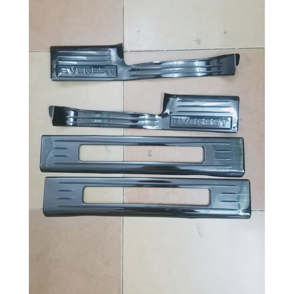 (TẶNG THÊM 2 cuộn băng keo 3M) Ốp bậc cửa titan Ford Everest - bộ 10 miếng trong ngoài