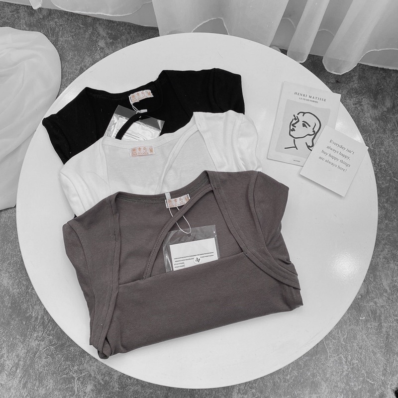 Áo cổ vuông dây chéo