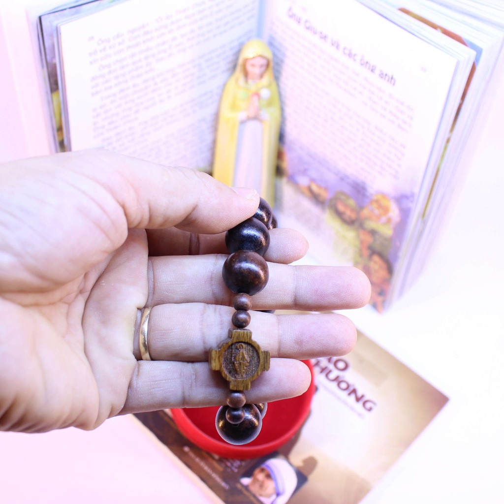 Vòng Tay Chuỗi Mân Côi Mun Sọc Nâu Đen Gỗ 14ly Thánh Giá khắc hình